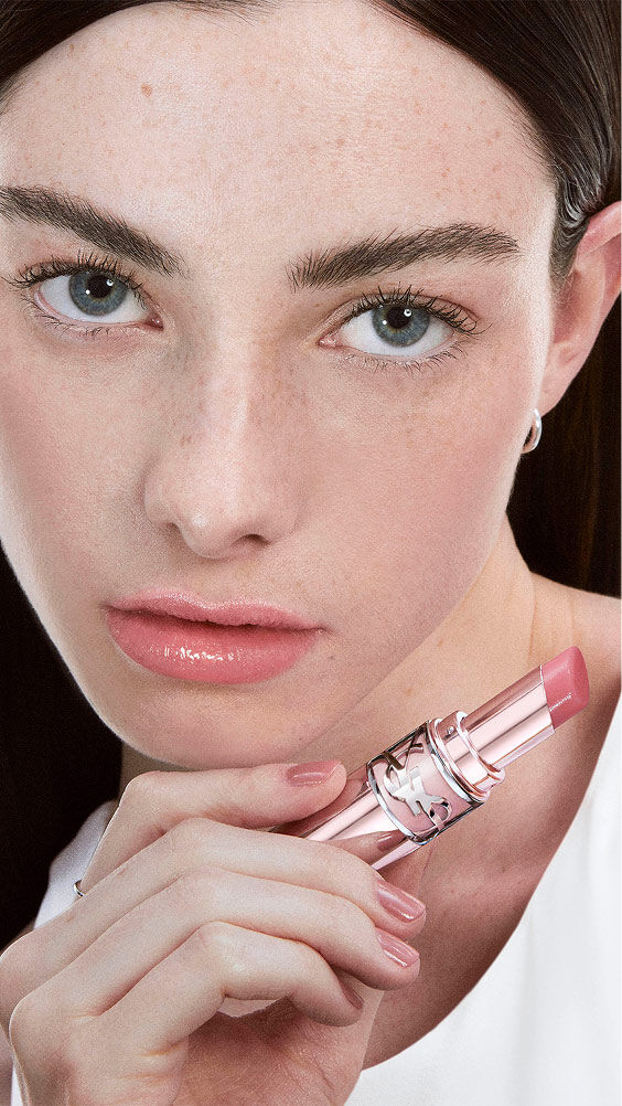 Chloe, radiant in YSL LOVESHINE Candy Glow 44b, product in hand, lips shimmering with a subtle, fresh allure.