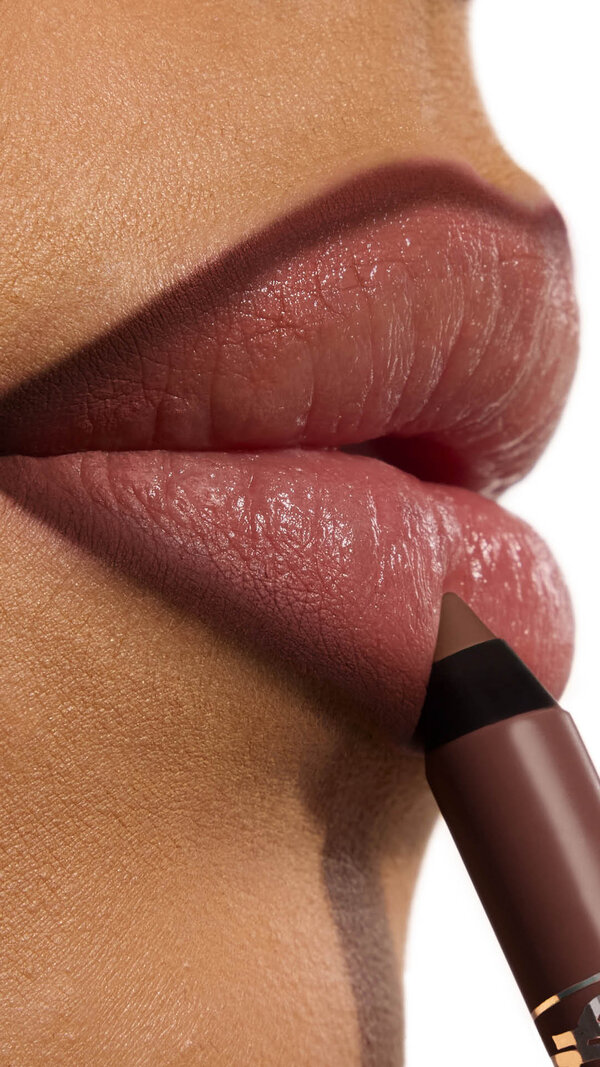 Ehlana applying YSL LOVENUDE Kiss Shaper 26 in Shade 110, a close- up of her lips.