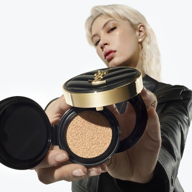 Touche éclat cushion top foundation