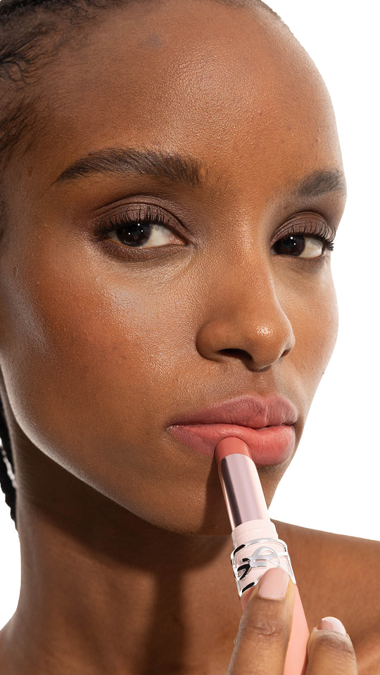 Model Zahara applying YSL LOVENUDE Lip Blusher in Shade 4 to her rosy nude lips.