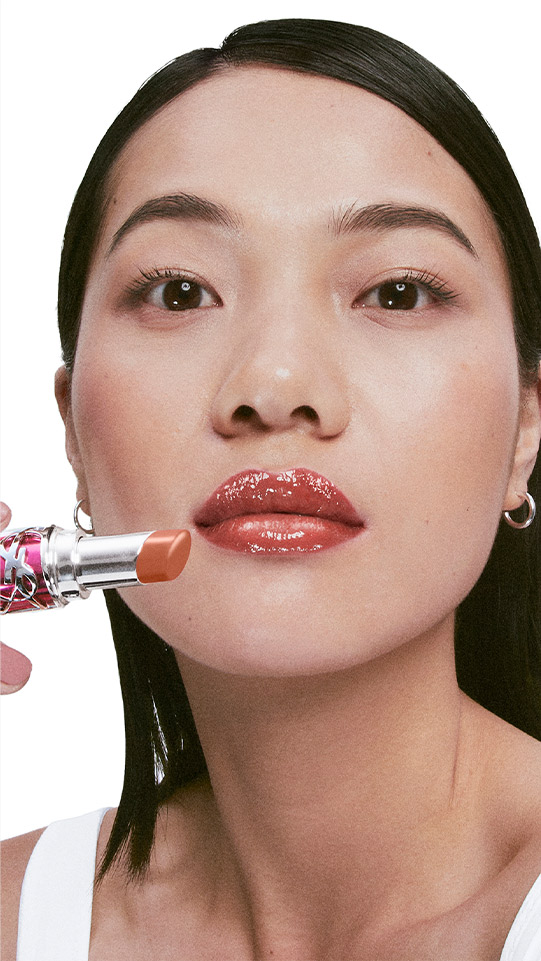Model wearing YSL LOVESHINE CANDY GLAZE with glossy hydrated lips.