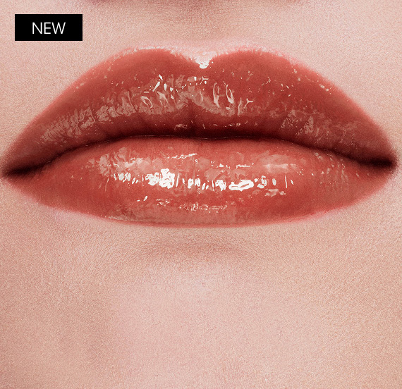 Lips wearing YSL LOVESHINE CANDY GLAZE shade Salted Caramel with glossy shine.