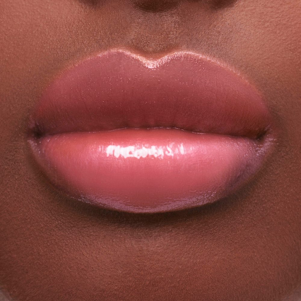 YSL LOVESHINE CANDY GLOW lip balm shade Nude Lavallière worn on lips with soft glossy finish.